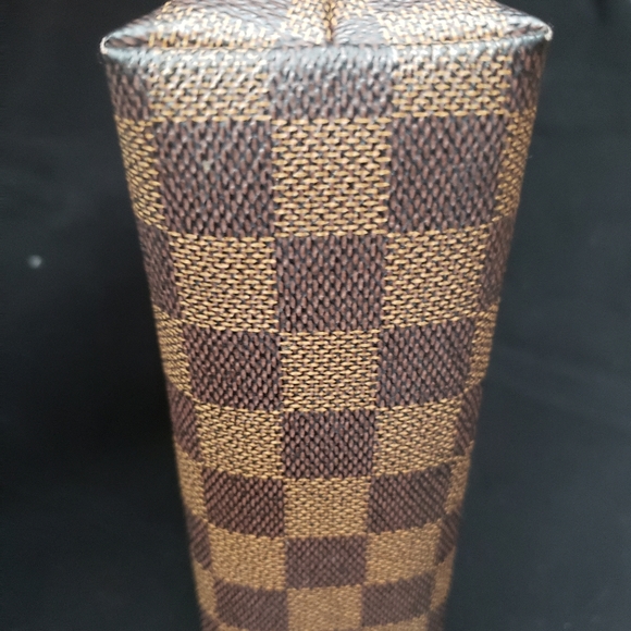 LV cosmetic pouch - Picture 2 of 8